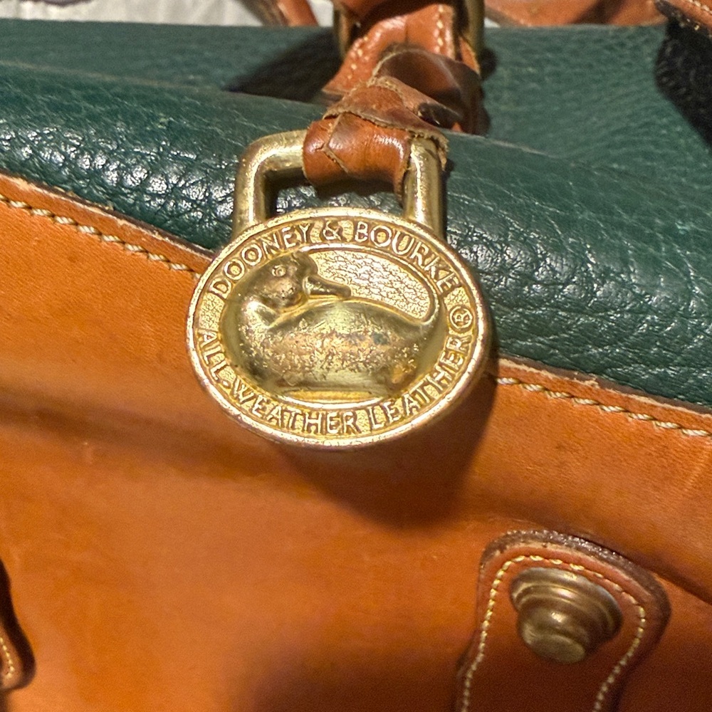 Classic Dooney & Bourke Green and Tan Shoulder Hand Bag - Picture 9 of 10